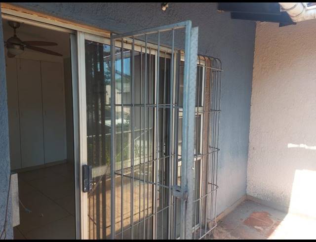 2 BEDROOM TOWNHOUSE FOR SALE IN ARBORETUM